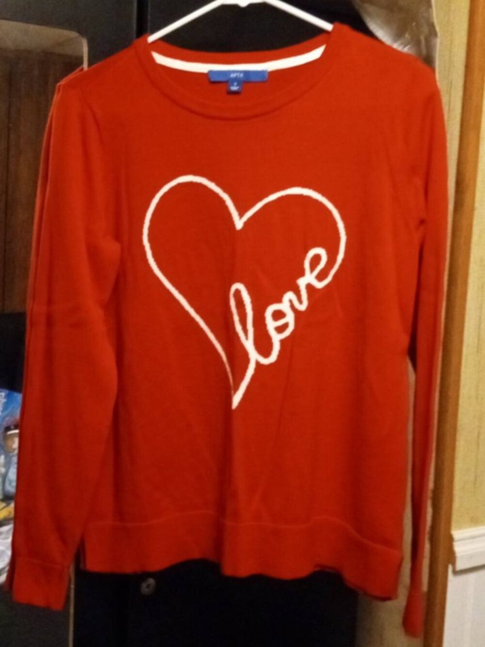 apt.9 red love sweater small